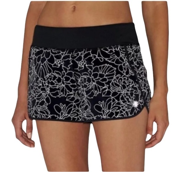 Pants - Athleta black floral reflective running shorts women’s size S